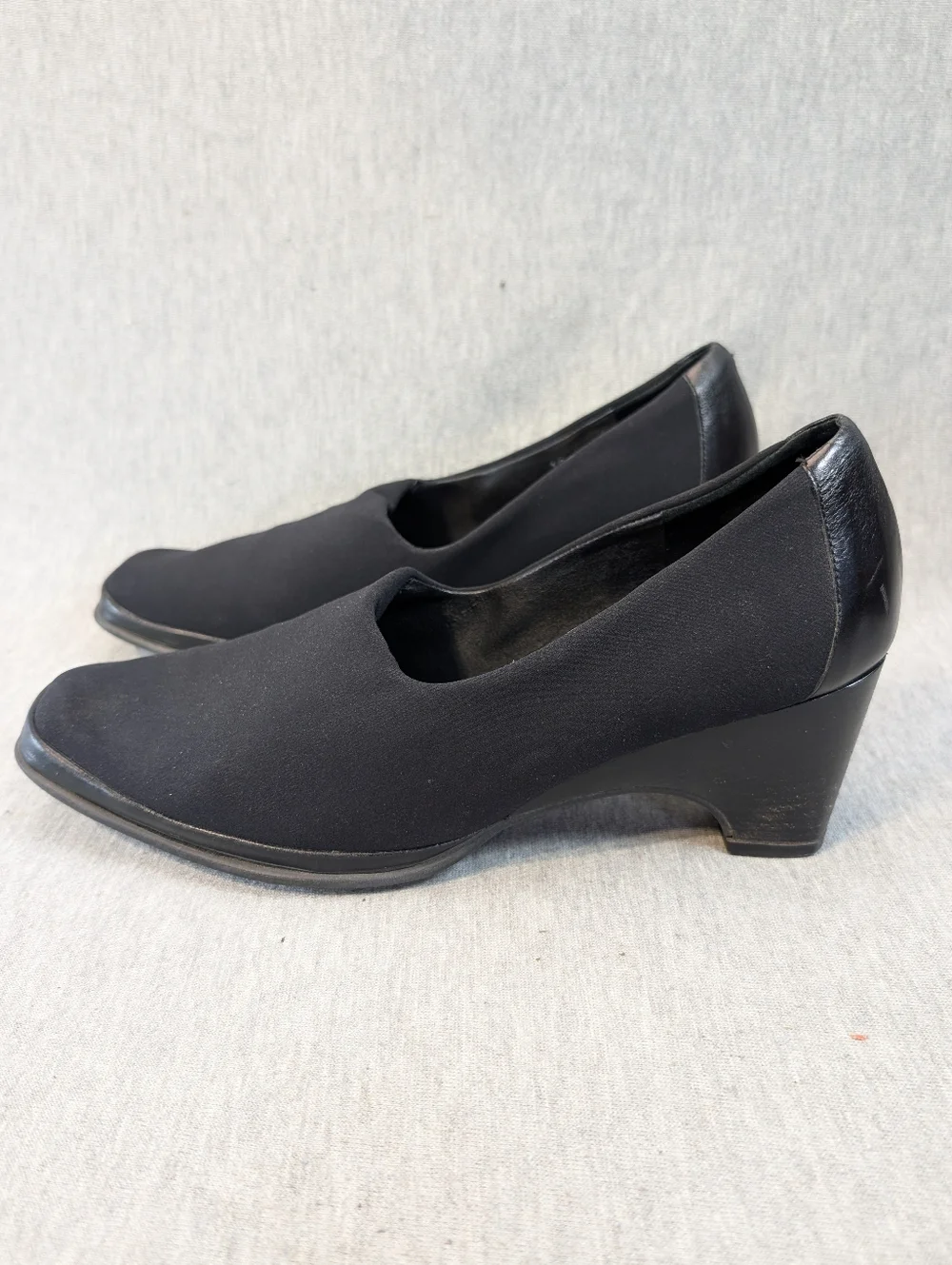 Amalfi By Rangoni Italian Heels Women's 10 AA Black Suede - Picture 2 of 11